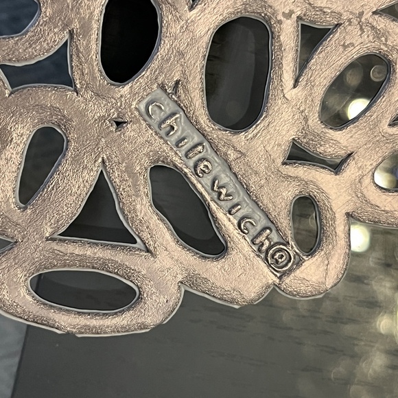 Chilewich place setting, laser-cut, perforated, organic shapes, in silver. - Picture 4 of 16